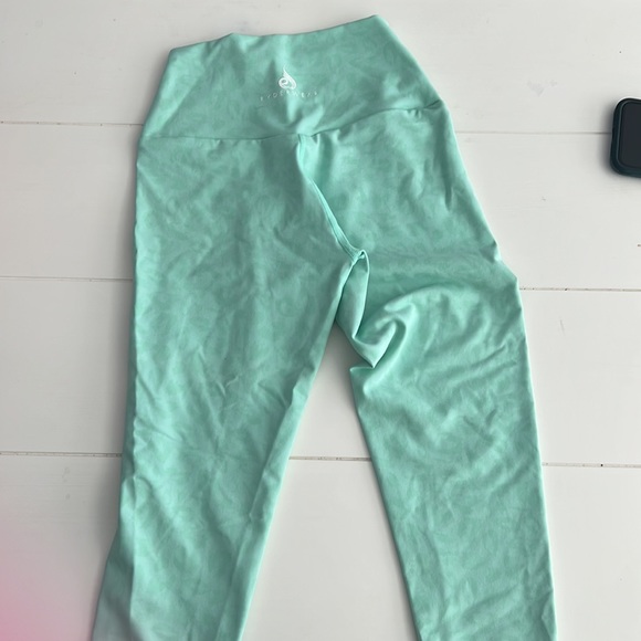 Ryderwear green leopard print leggings - Picture 2 of 2